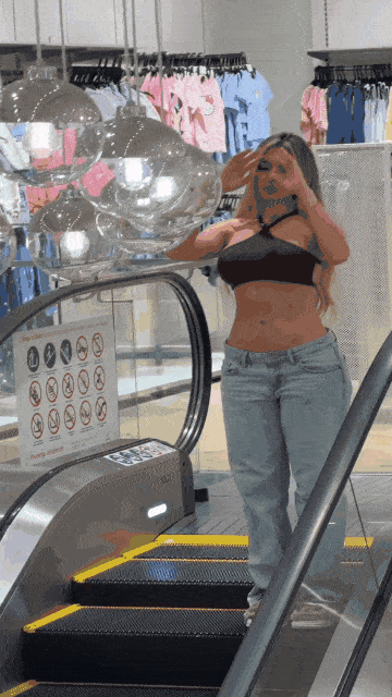 GIF of Ambar Prada